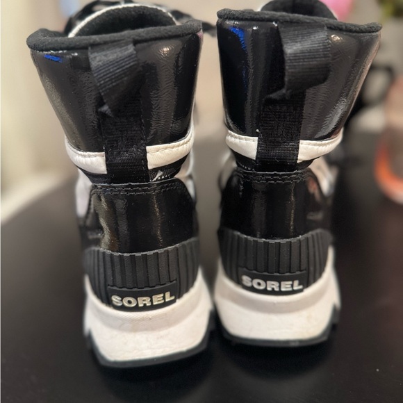 Sorel sneaker boots for snow/rain size 8. Worn once - Picture 7 of 7